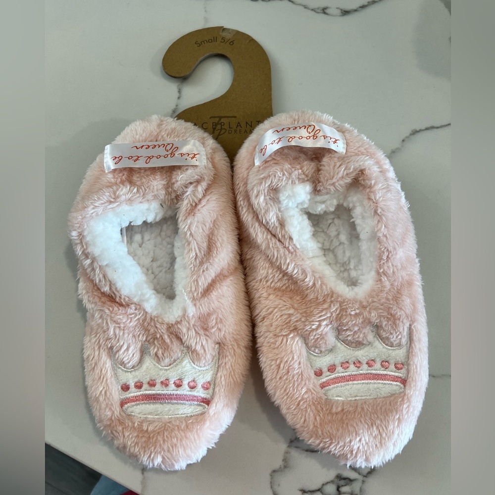 Faceplant Dreams Pink Fuzzy Crown Slippers‎ Size 5/6